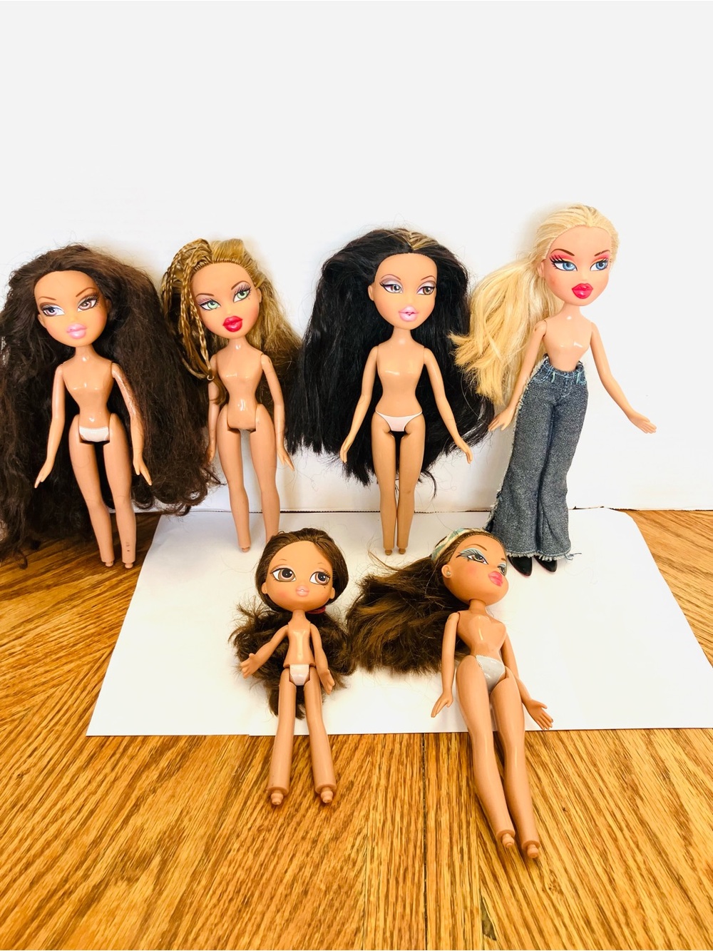 Bratz Vintage Yasmin Cleo Fashion Dolls Lot(6) No Feet Minor TLC MGA Read